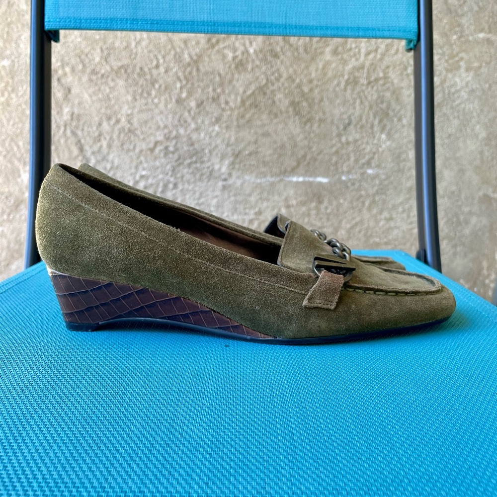 Vaneli Green Cassandra Khaki/Tmoro Suede Women’s Luxury Wedge Heels (Size 7M)